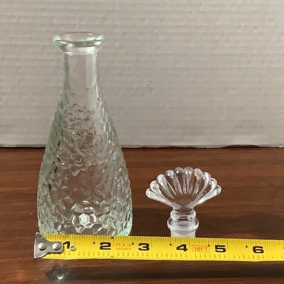 NWOT - Textured hammered Glass Vase Bottle with Shell stopper - Picture 5 of 5